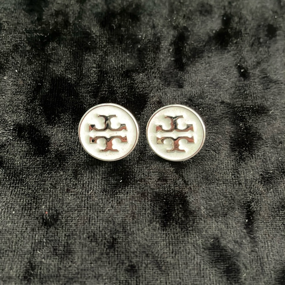 Women’s earrings